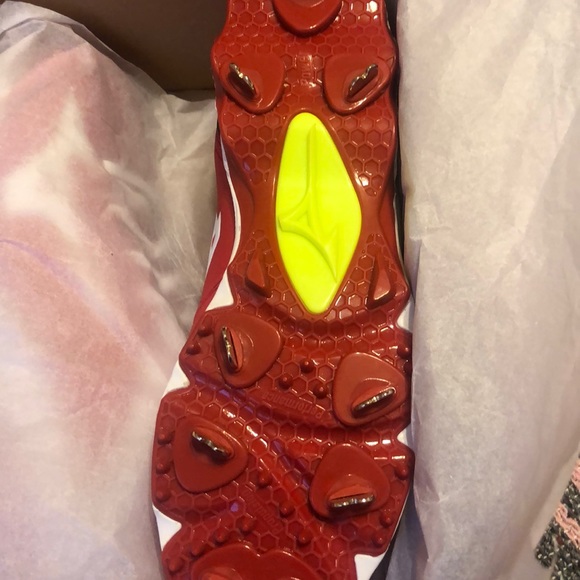 Cleats - Picture 4 of 4